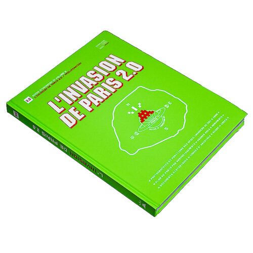 invader l invasion de paris book showing from side